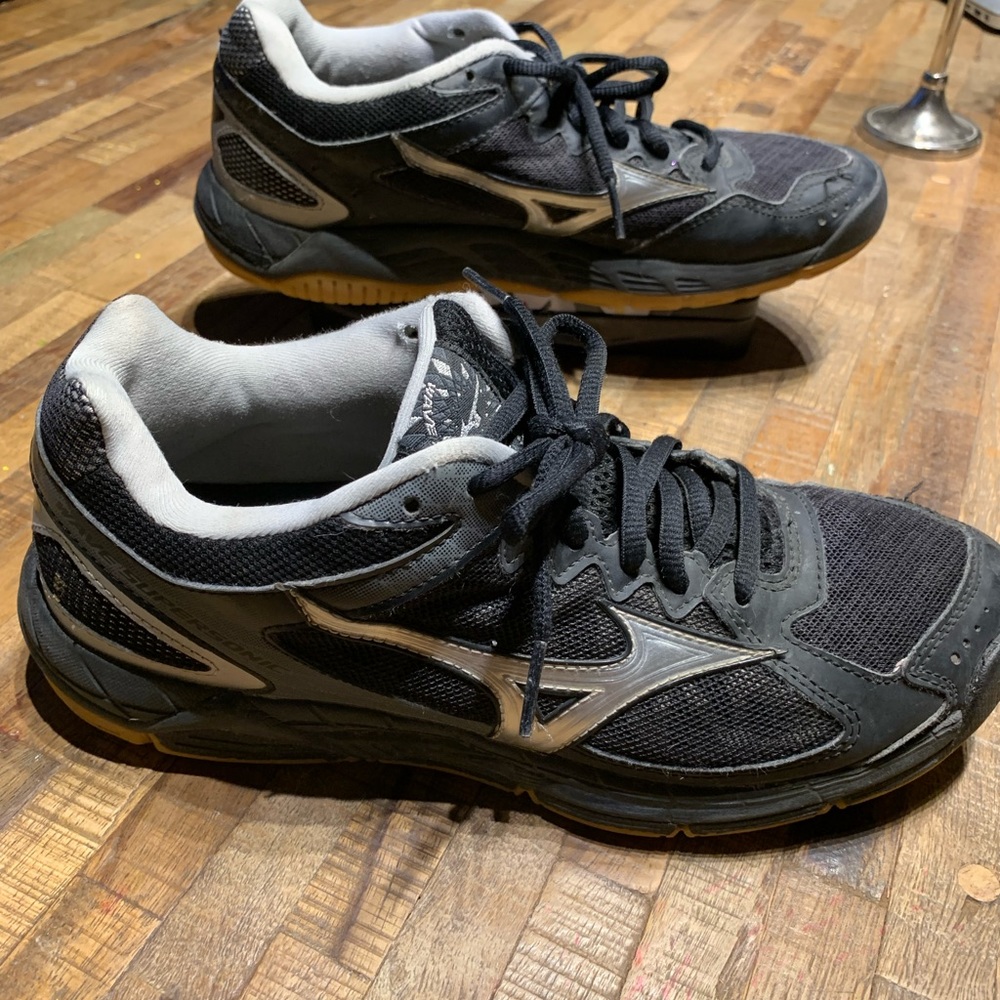 Mizo volleyball sneakers
